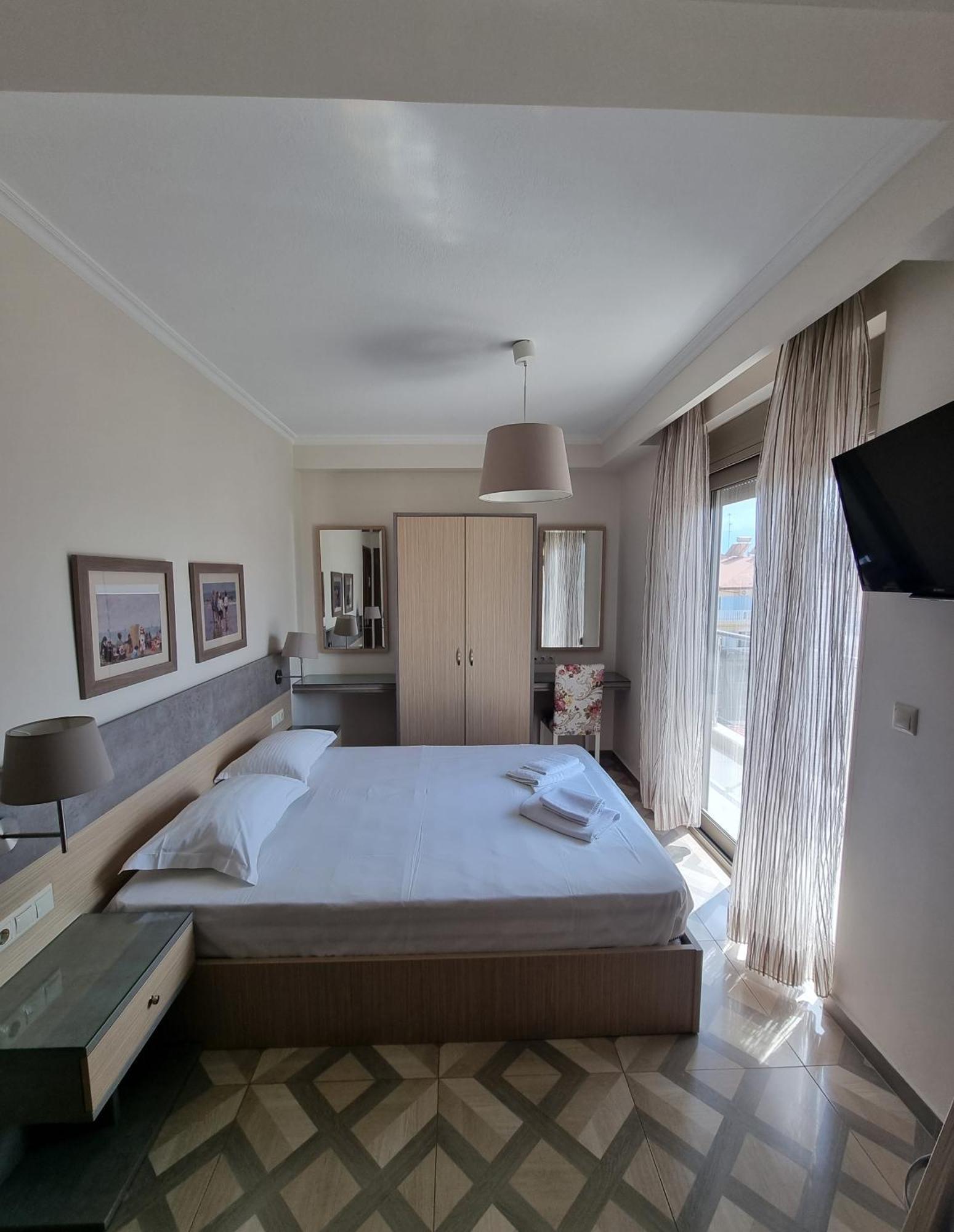 Sissy'S Boutique Apartments Paralía المظهر الخارجي الصورة